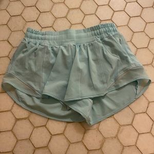 lululemon blue 2.5 hotty hot shorts